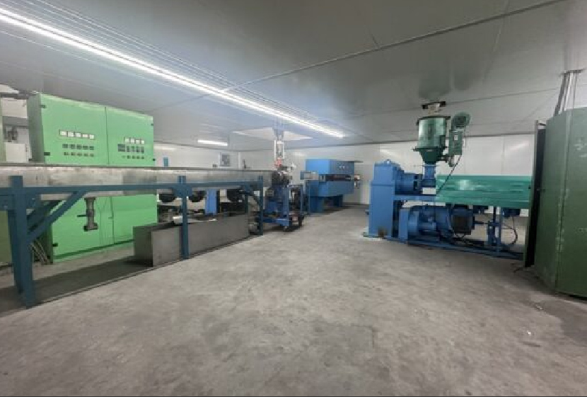 Dual layer extrusion line for medium voltage insulation in cleanroom 150mm +90mm Kuhne/Troester