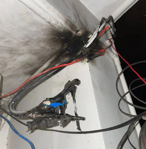 Short circuit occurs due to connecting copper wire with aluminum wire