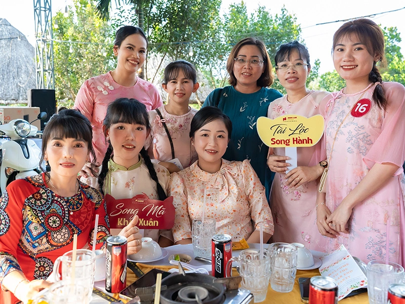 các chị em cán bộ nhân viên của Ngoc Lan Cable