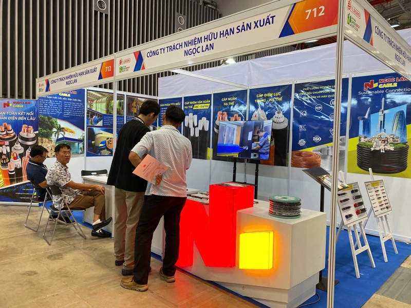 4 Visitors Are Stopping By The Ngoc Lan Cable Booth