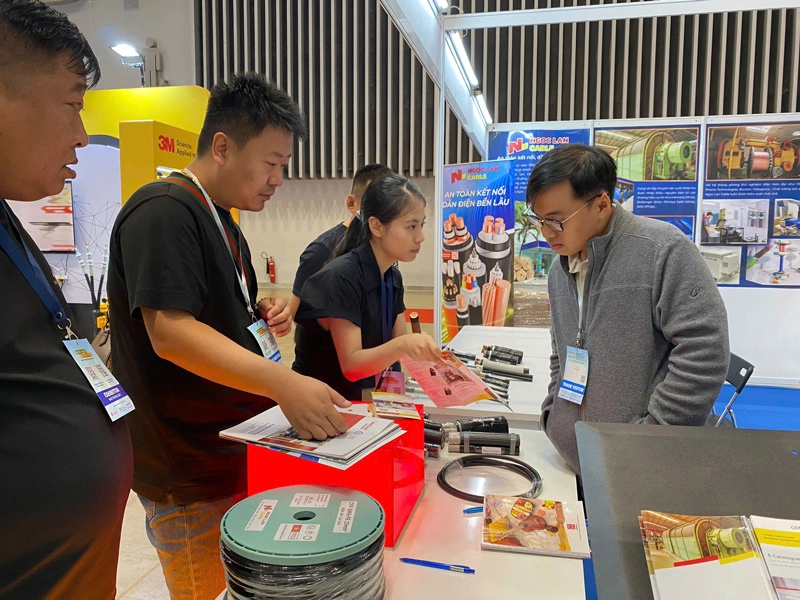 A Ngoc Lan Cable Staff Member Is Consulting With 2 Male And 1 Female Customer