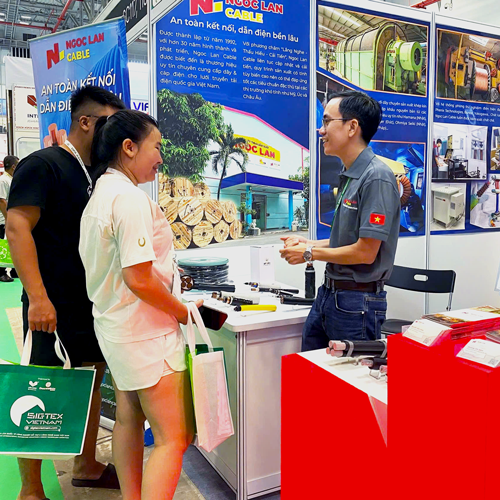 A Ngoc Lan Cable Staff Member Consulting With Two Customers