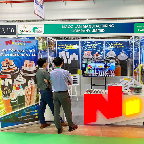 Two Customers Standing In Front Of The Ngoc Lan Cable Booth